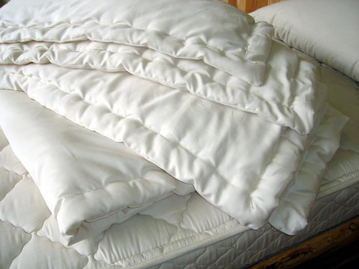 Wool-filled comforter